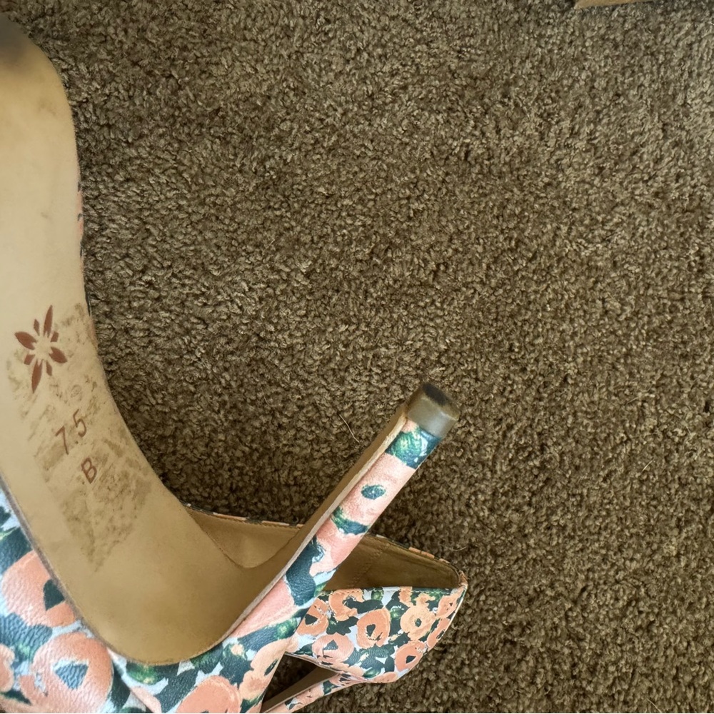 BCBGeneration Heidi classic pointed-toe pumps fea… - image 8